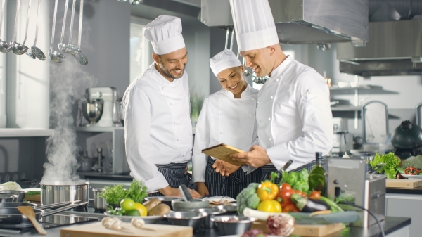 Wie SATO das Hotel- und Gastgewerbe beim Aufbau  einer Lebensmittelsicherheitskultur unterstützen kann 