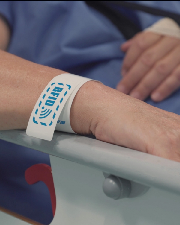 La clinique suisse MV Santé assure un suivi précis de ses patients grâce à la solution de bracelets RFID RAIN de SATO et Solid